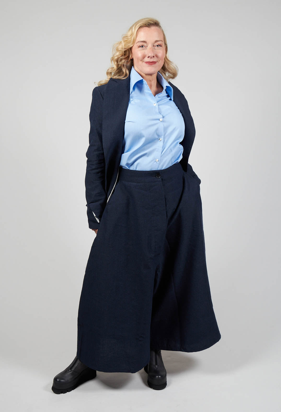 Wide Leg Trousers in Navy Blue