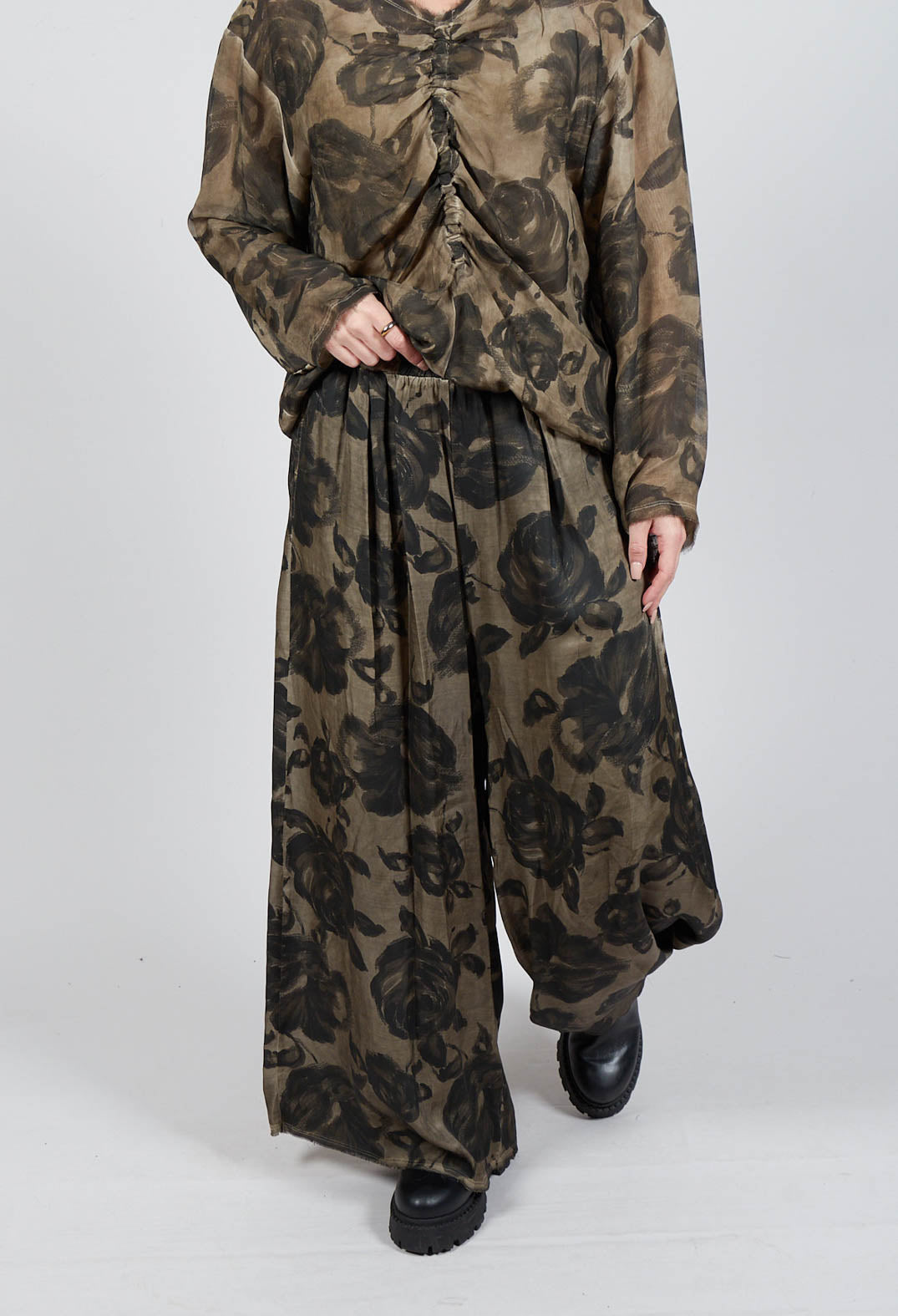 Wide Leg Trousers in Raso di Viscosa Stampato Green Tuscany