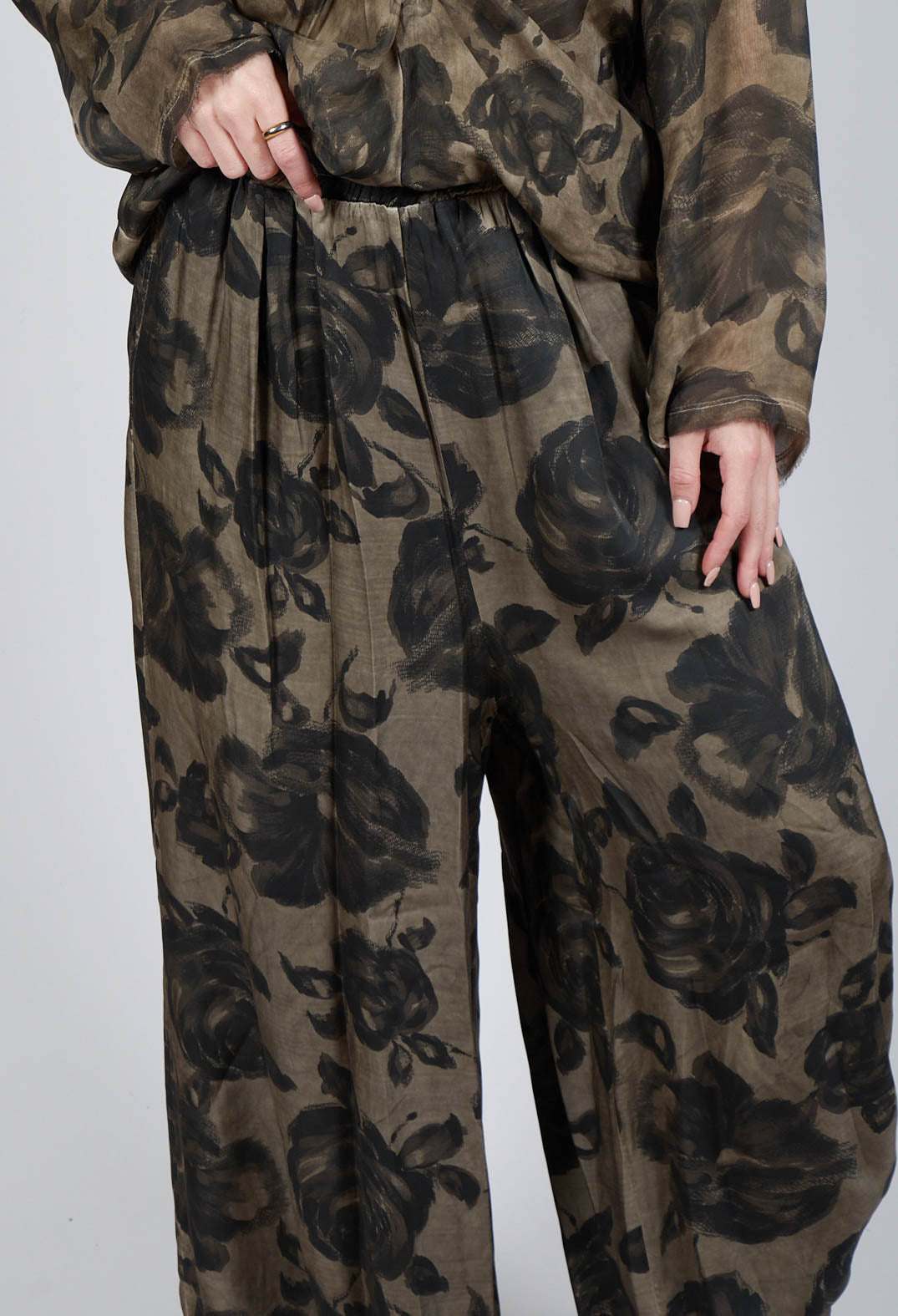 Wide Leg Trousers in Raso di Viscosa Stampato Green Tuscany
