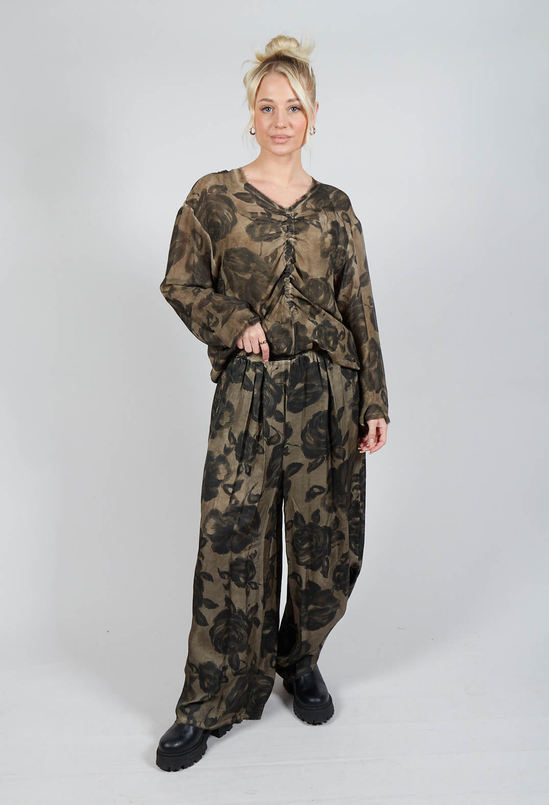 Wide Leg Trousers in Raso di Viscosa Stampato Green Tuscany