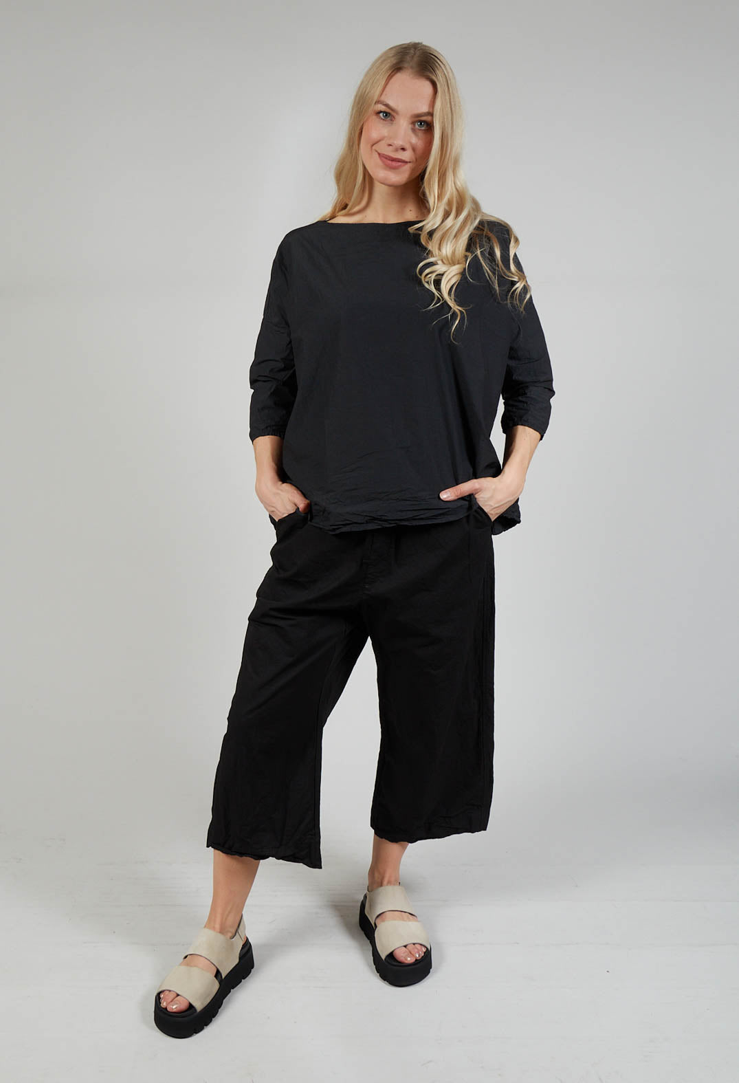 Wide and Short Trousers CC in Black