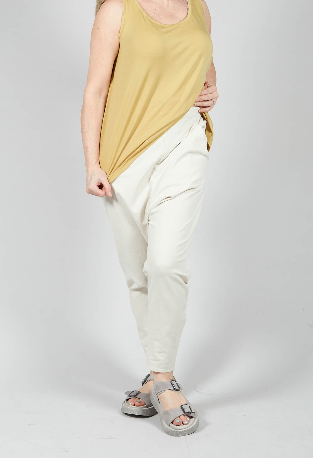 Wirksamen Trousers in Stroh