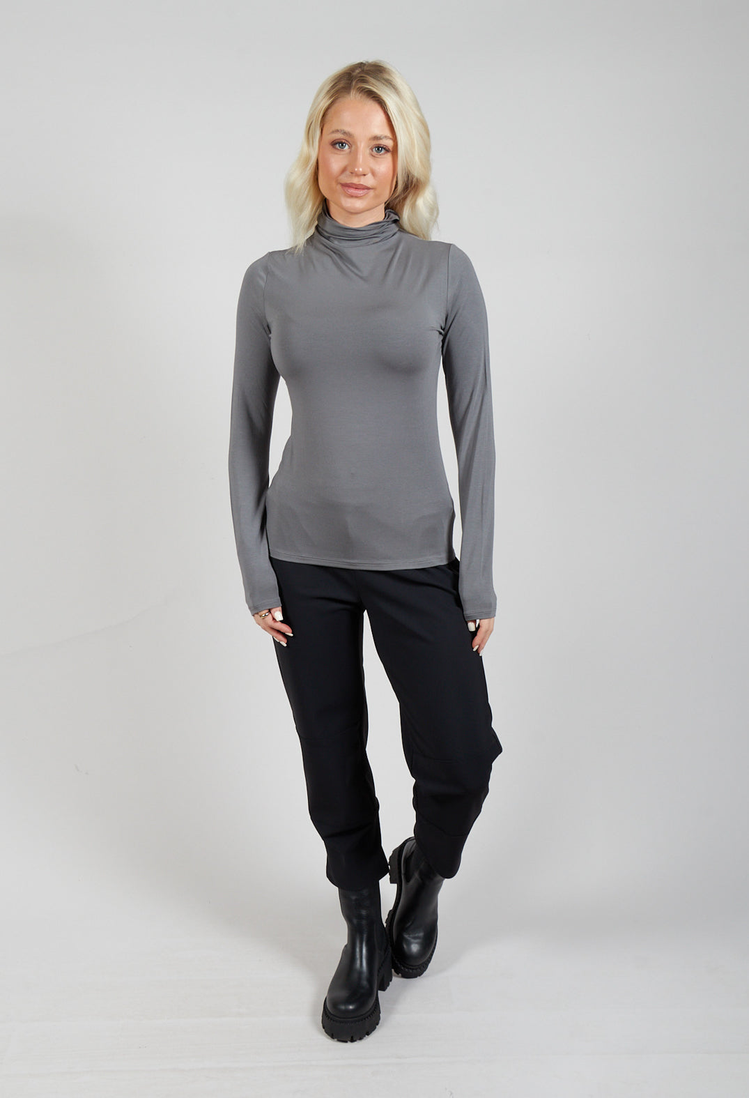 Yasmine T-Shirt in Charcoal