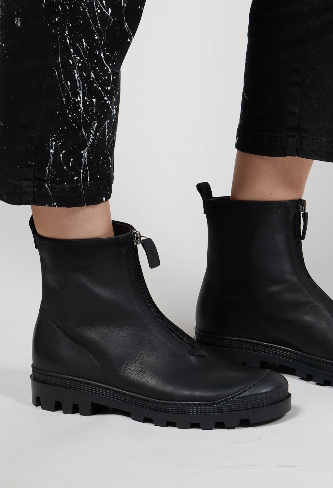 Zip Up Leather Boots in Gasoline Nero