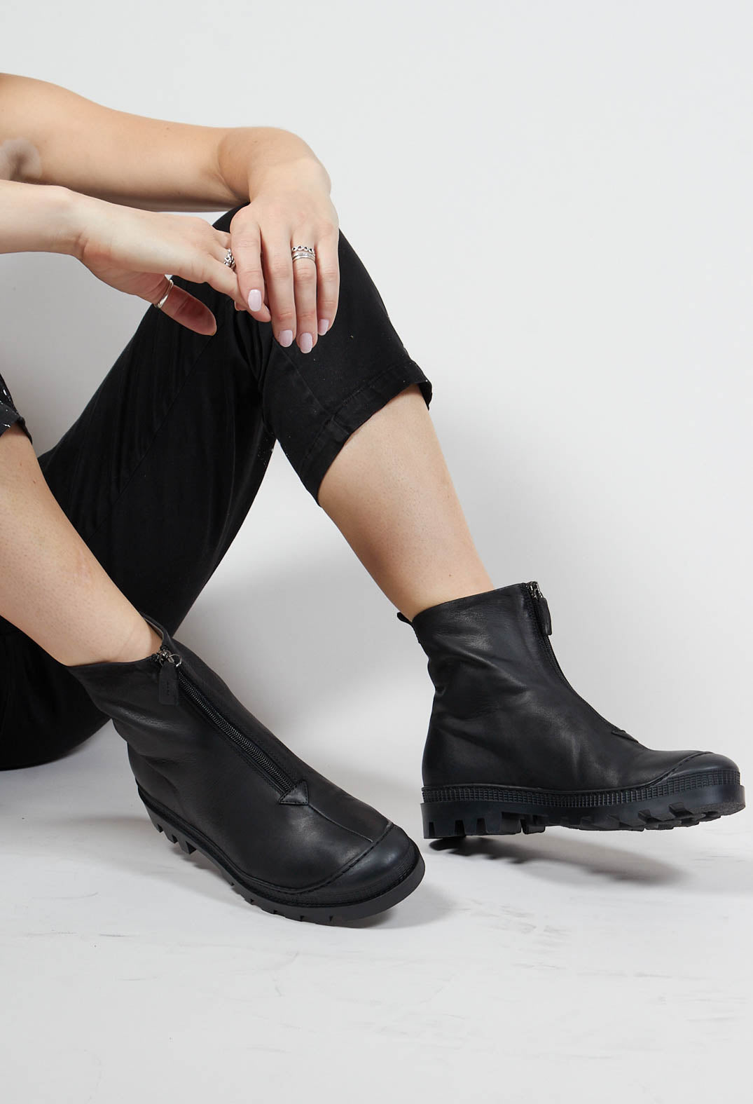 Zip Up Leather Boots in Gasoline Nero