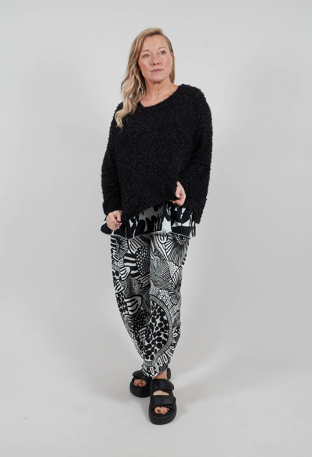Textured Knit Jumper in Black - 3480701
