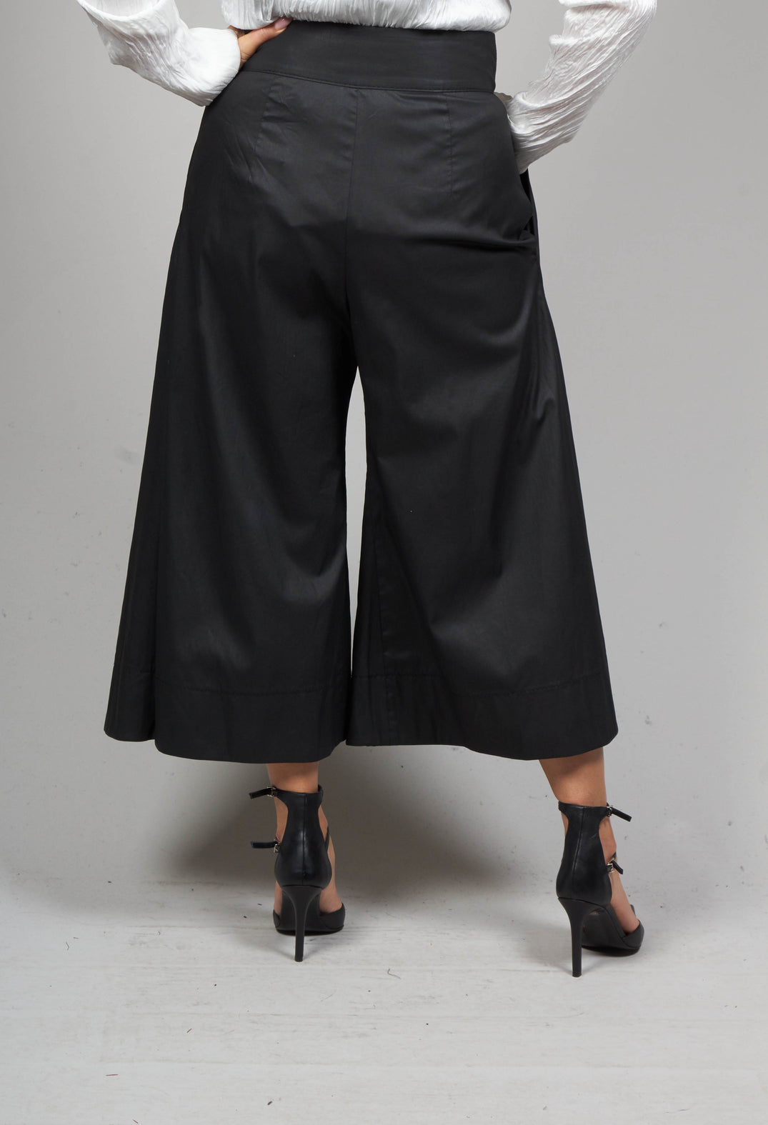 Tailored Wide Leg Culottes in Black