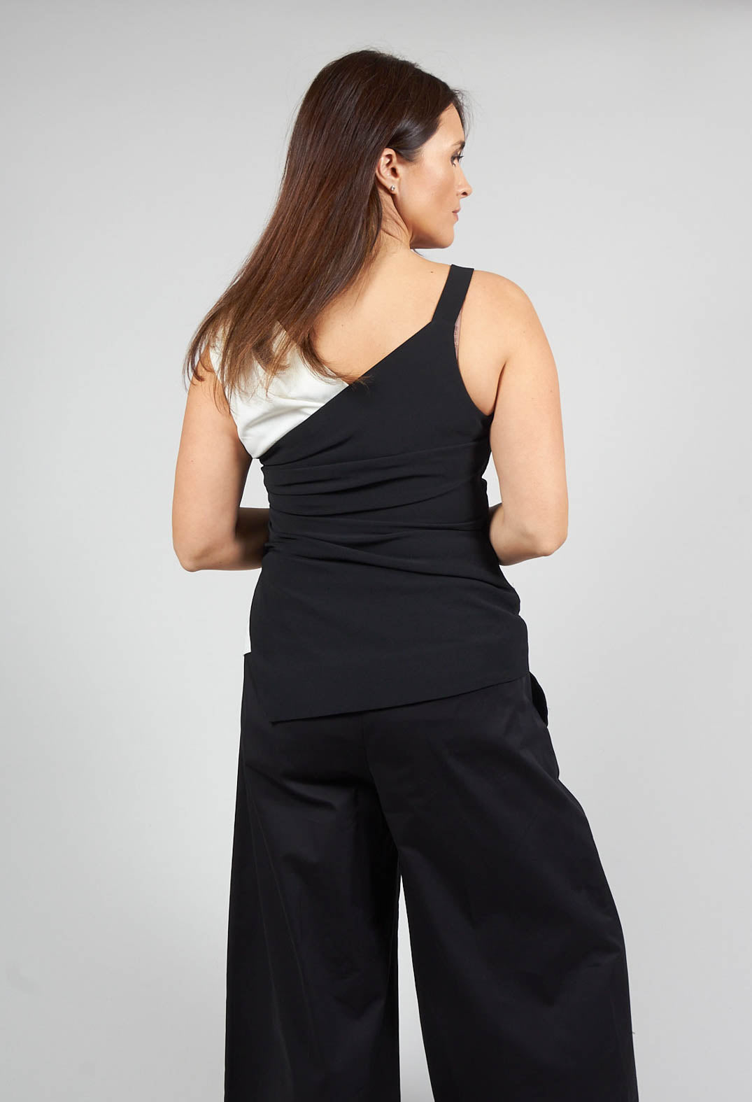 Ruched Sleeveless Top with Contrast Strap in Clesi Nero / Clesi Latte