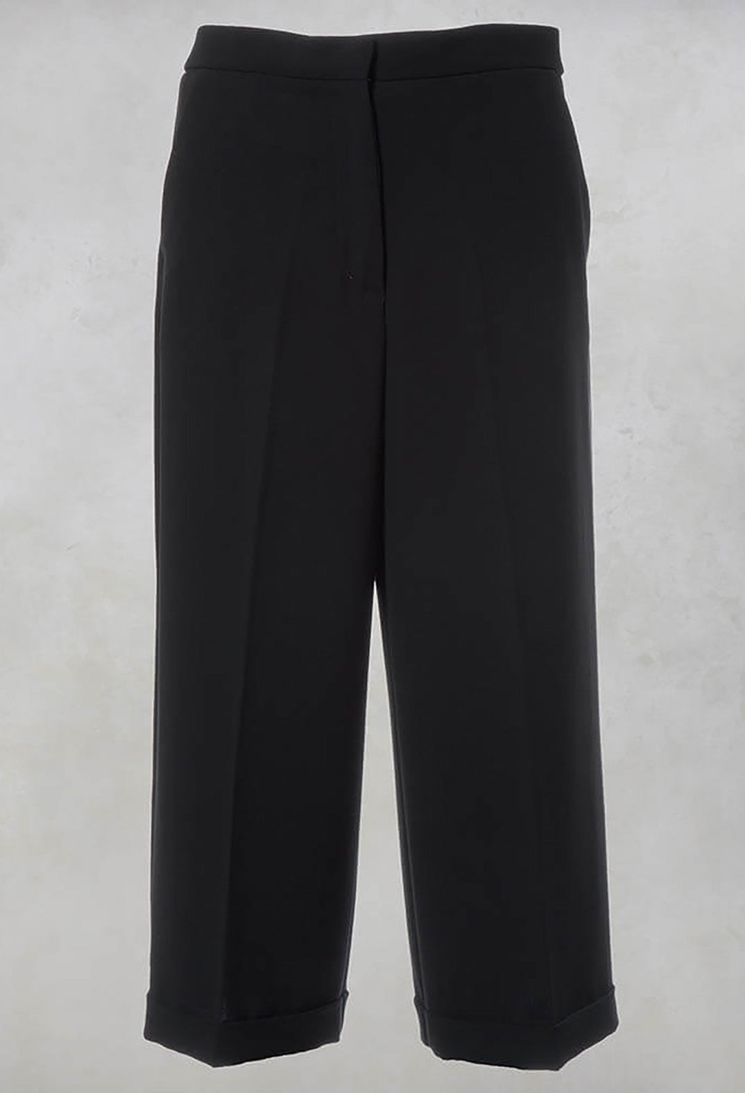 Cropped Wide Fit Tailored Trousers in Clesi Nero