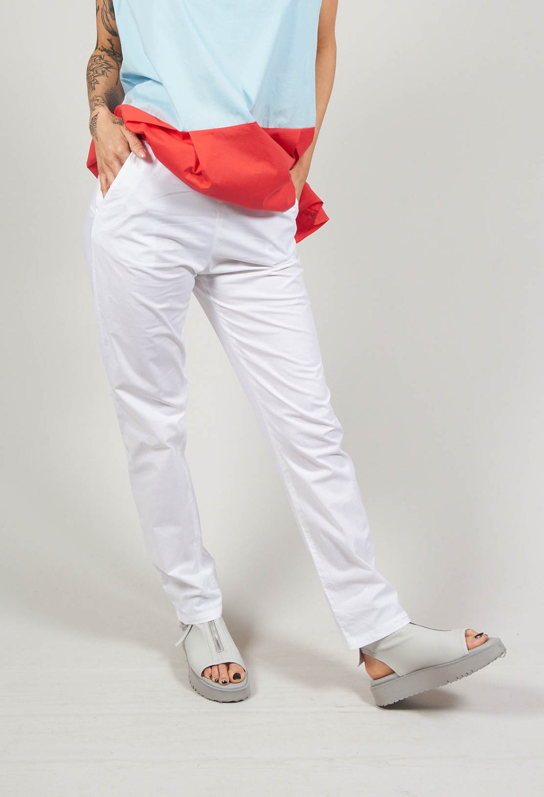 Trousers with Elasticated Waistband and Pockets in Chalk