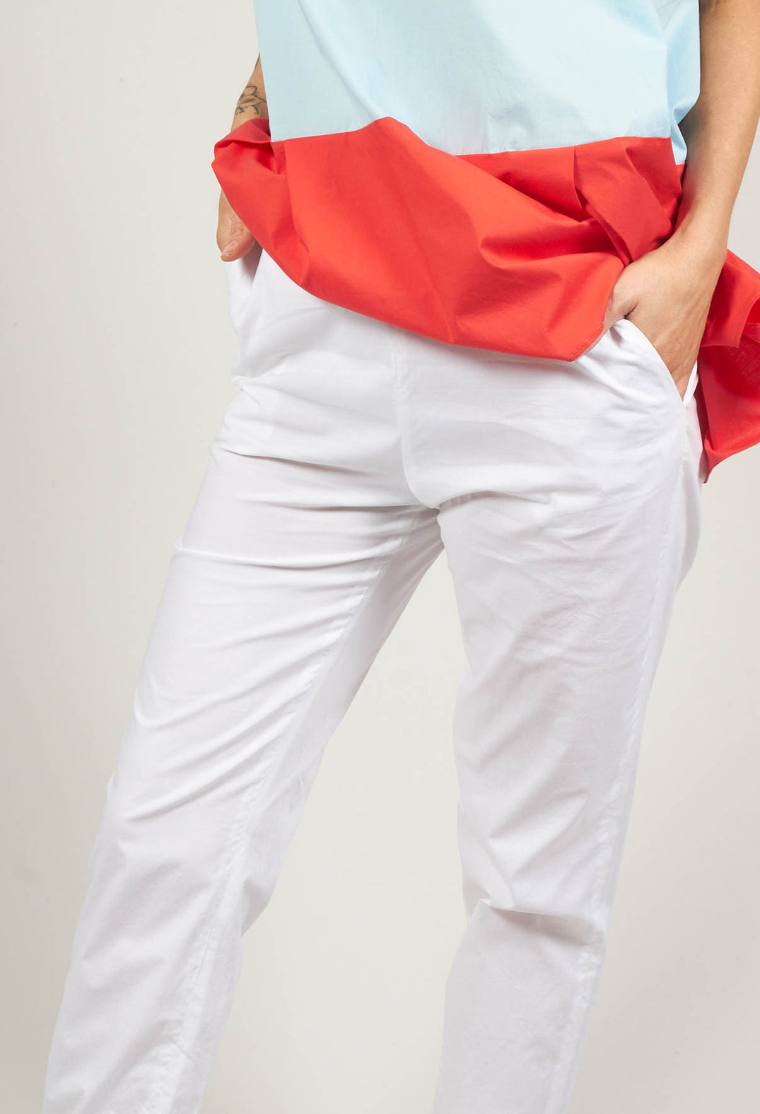 Trousers with Elasticated Waistband and Pockets in Chalk