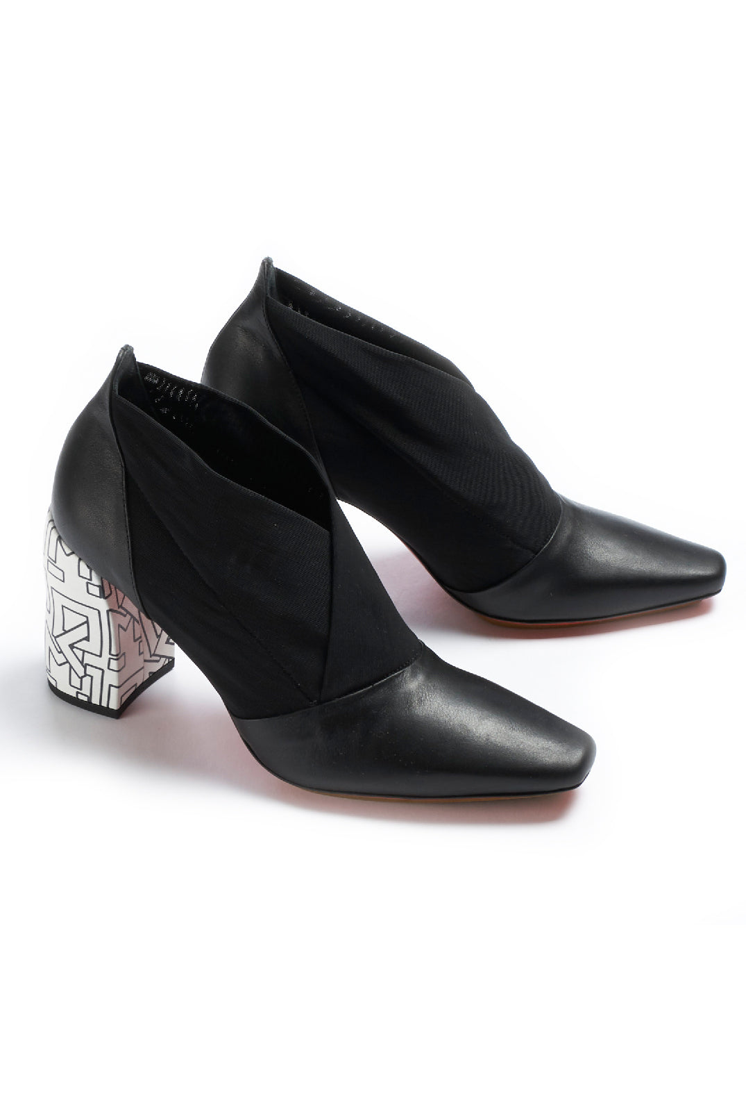 Pointed Heeled Ankle Boots in Pamlos / Ludlamite Black