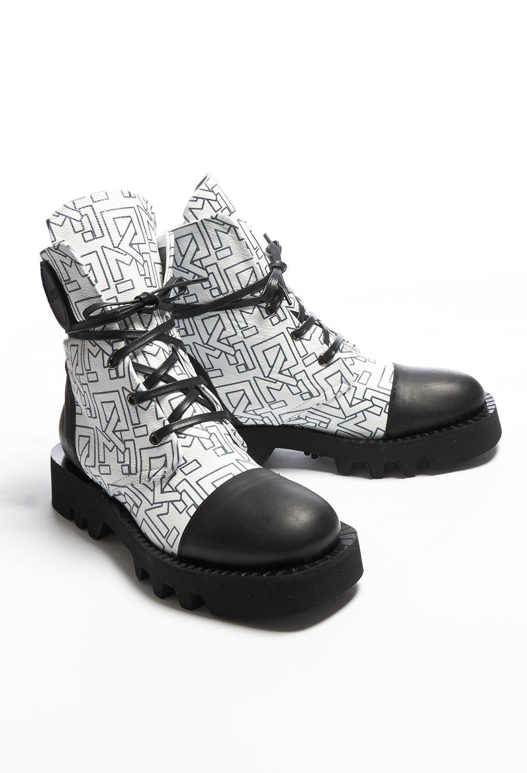 Leather Motif Ankle Boots in Slodi Black / Los Angeles White