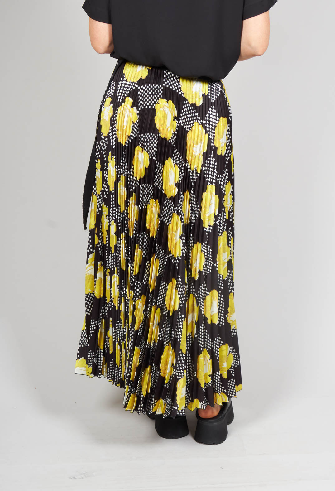 pleated midi skirt in yellow