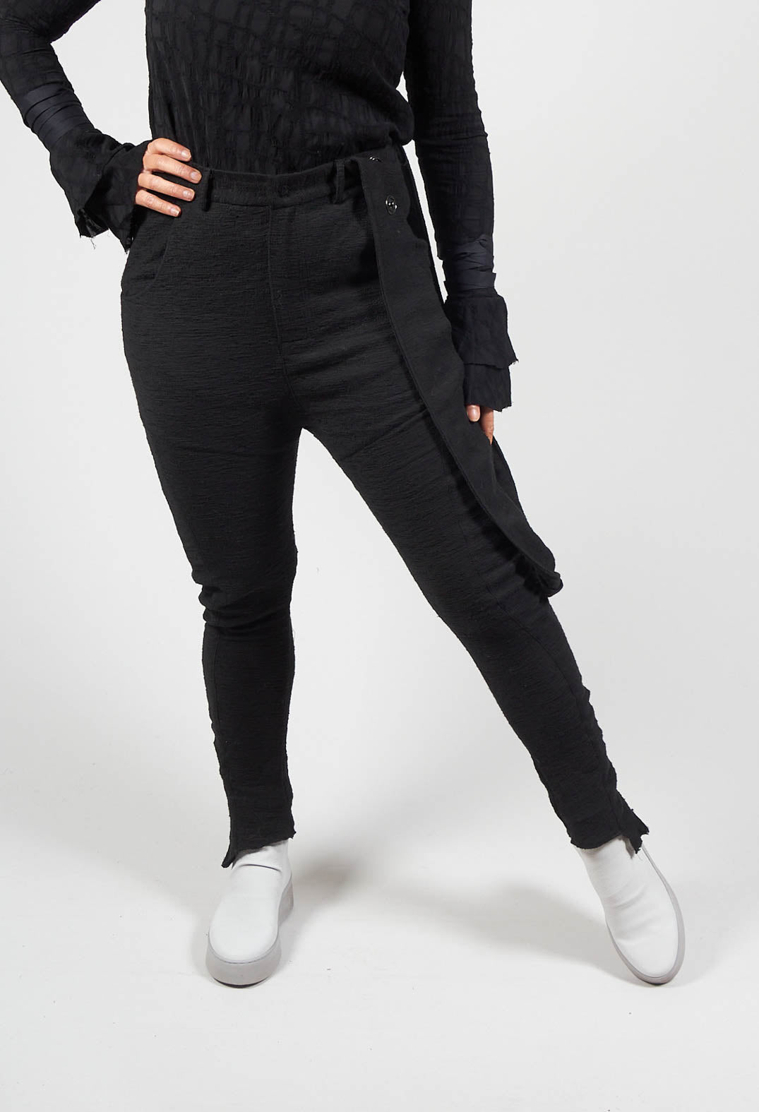 Tjuana Trousers with Suspenders in Black