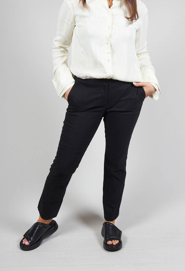 Straight Leg Trousers in Efesto Nero