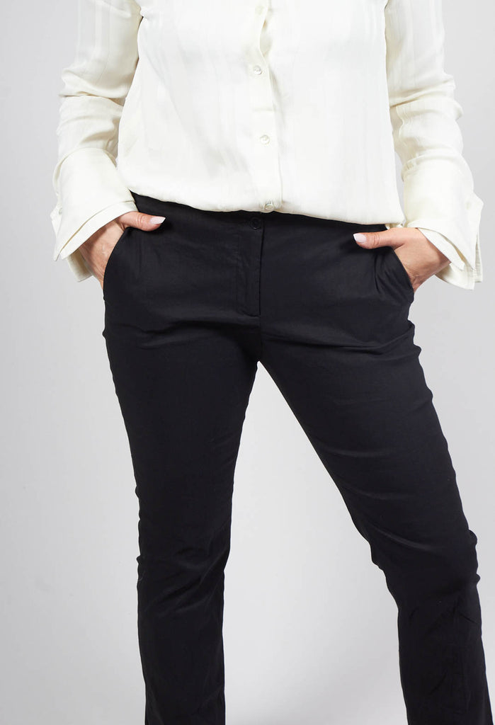 Straight Leg Trousers in Efesto Nero