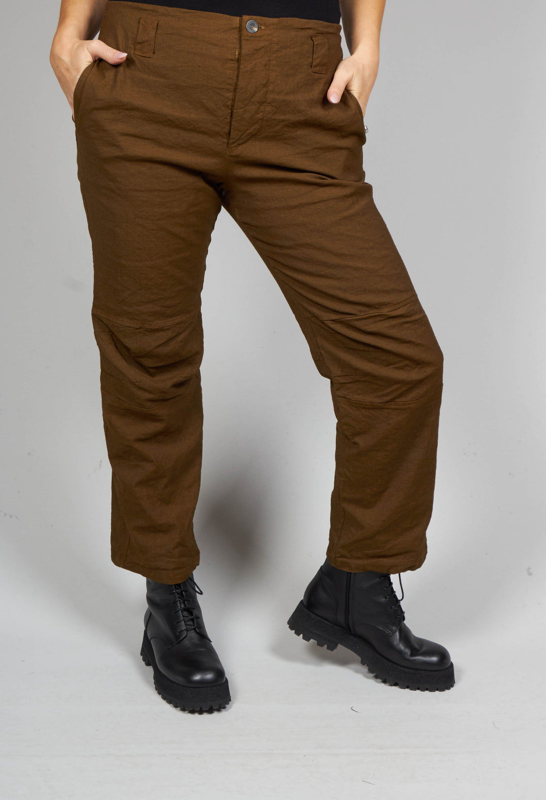 Straight Leg Trousers in Oliva