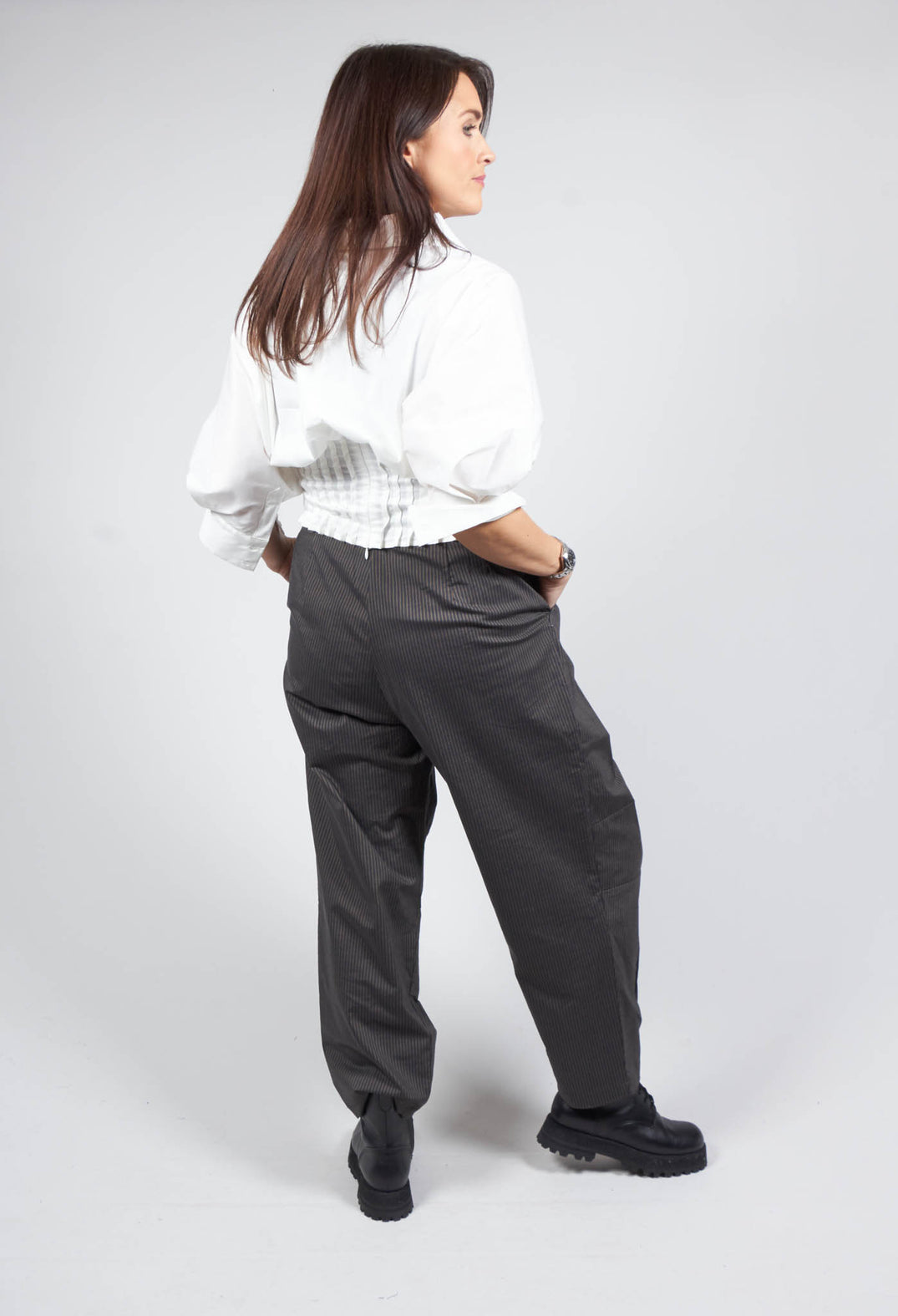 Peg Trousers in Grey