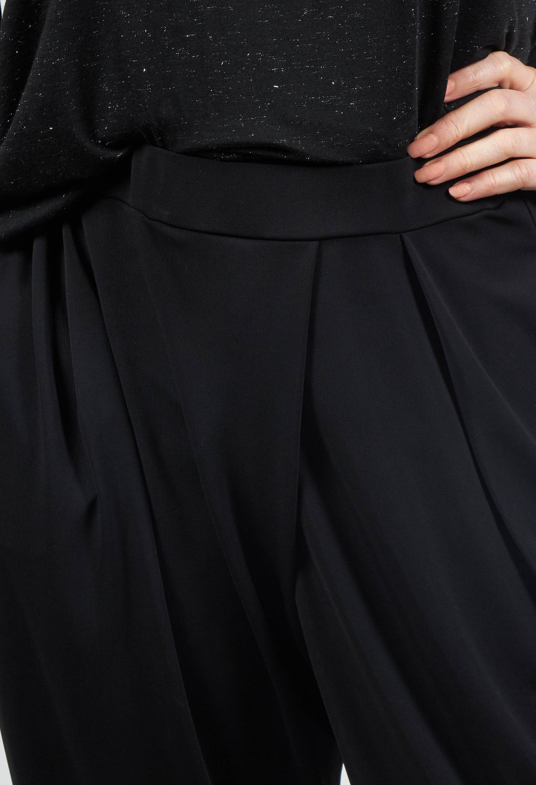Peg Trousers Pants Vemi7 in Black
