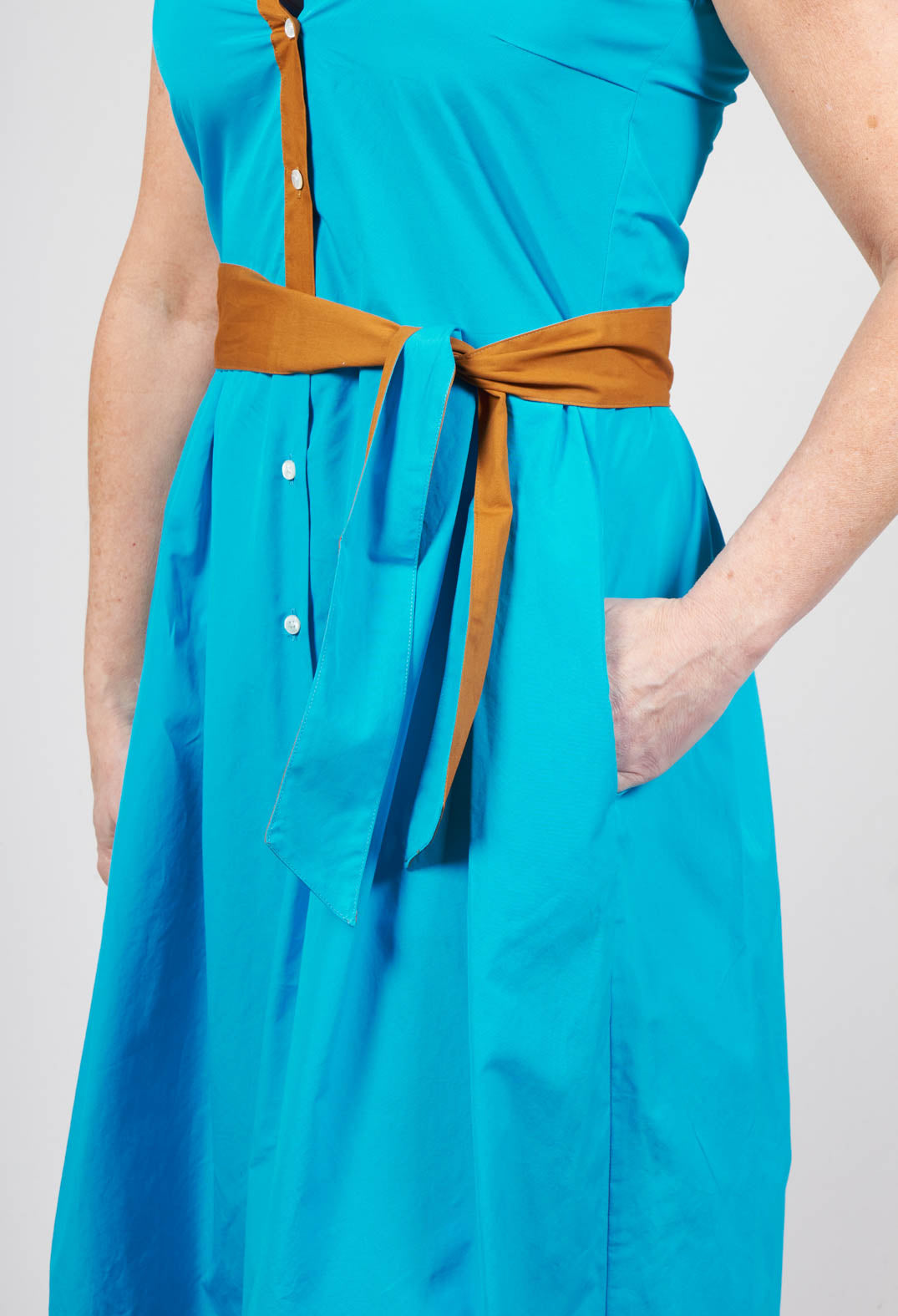 Sleeveless Shirt Dress in Blue/Brown