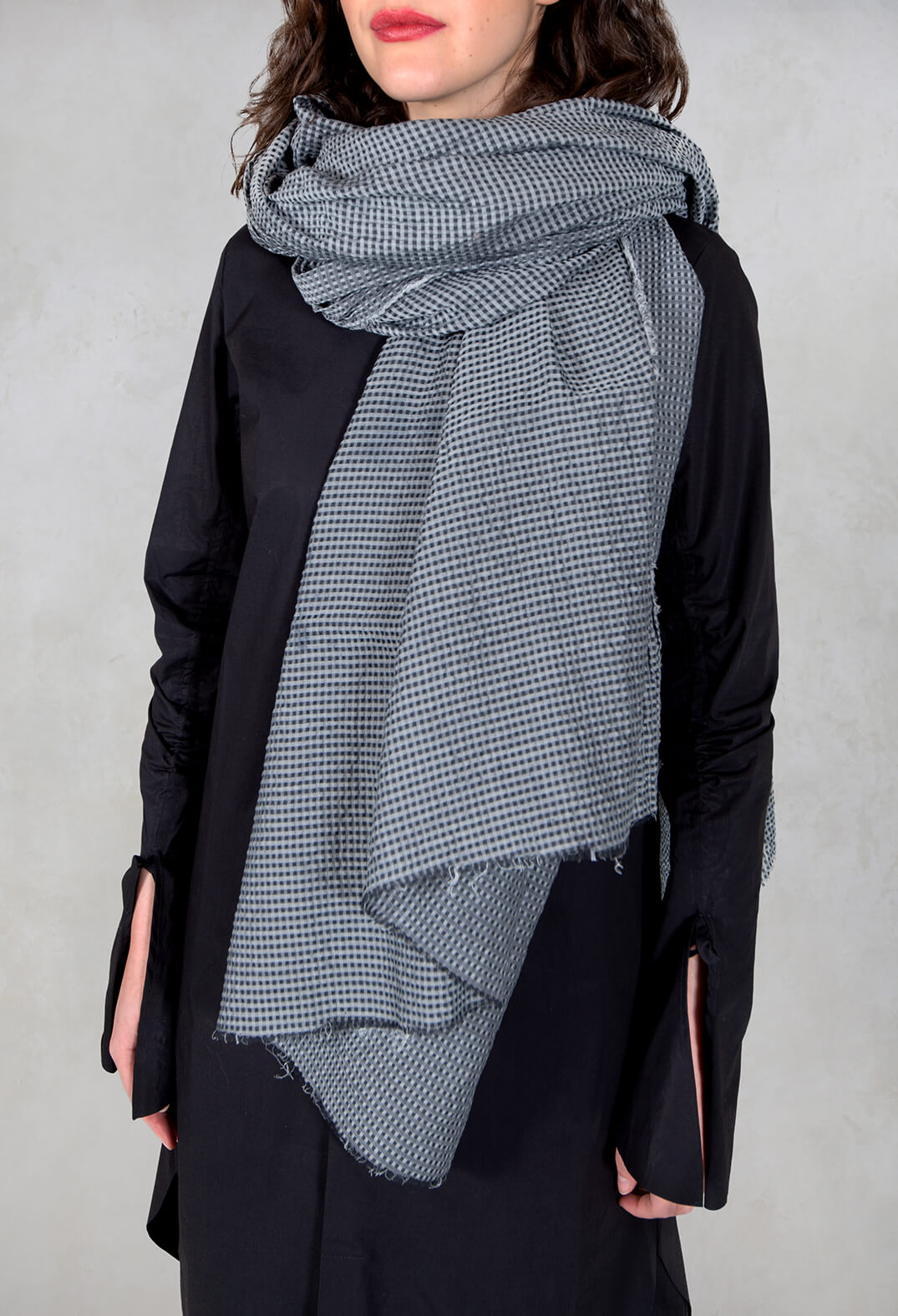 Checks Scarf in Grey