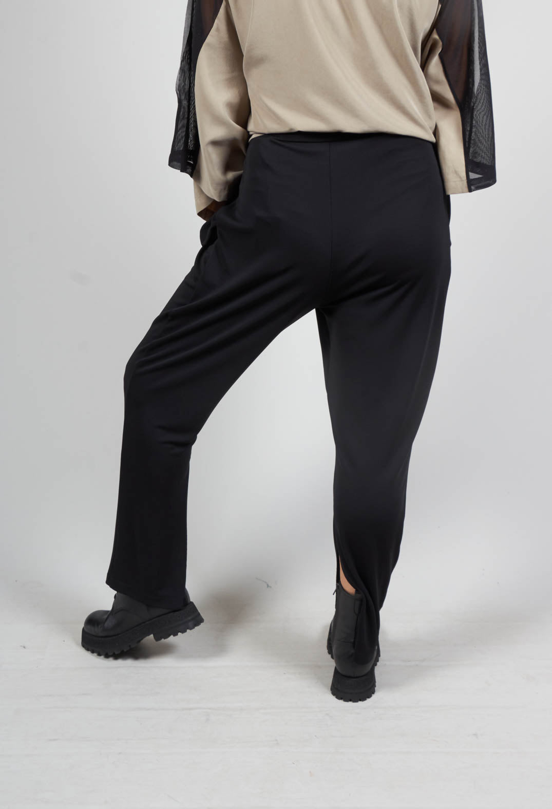 Pants Vemi7 in Black