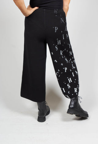 Cropped Knitted Trousers with Logo print in Black