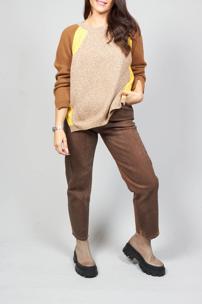 lady wearing a brown colourblock jumper