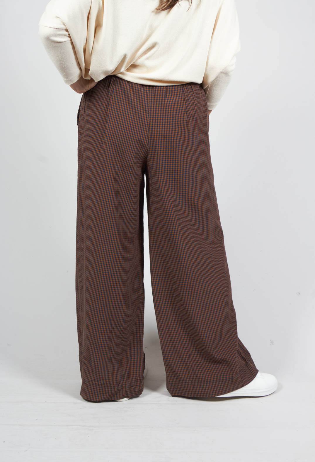 Bulbo T Check Trousers in Liquirizia