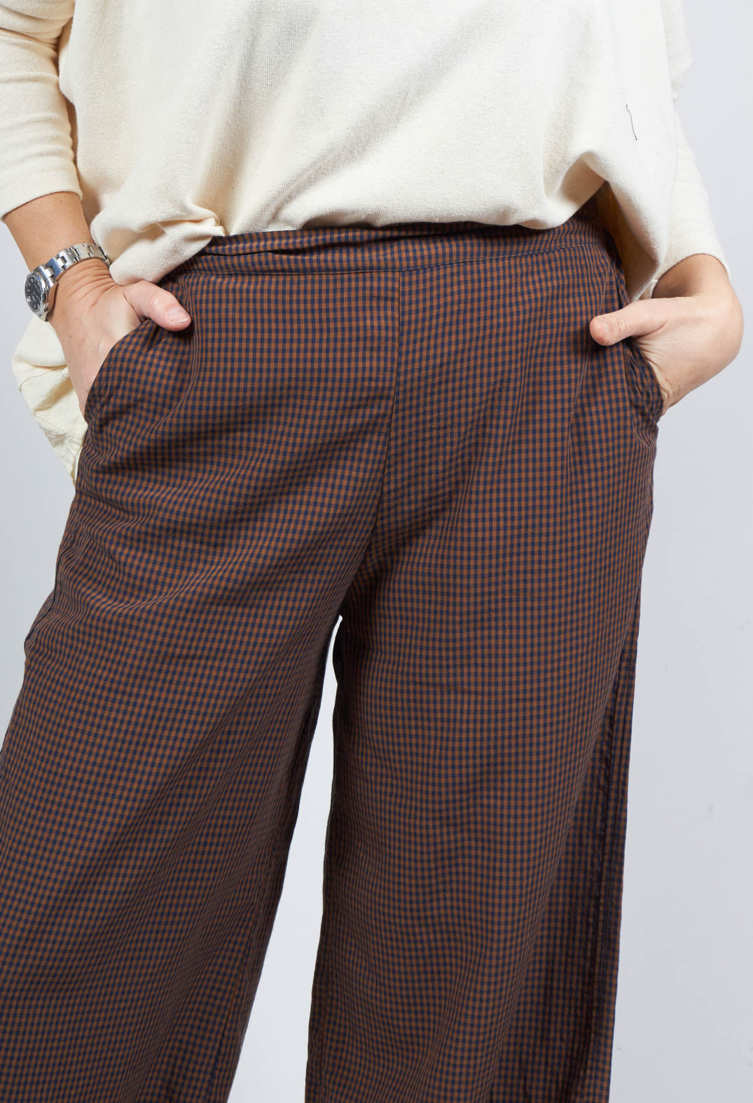 Bulbo T Check Trousers in Liquirizia