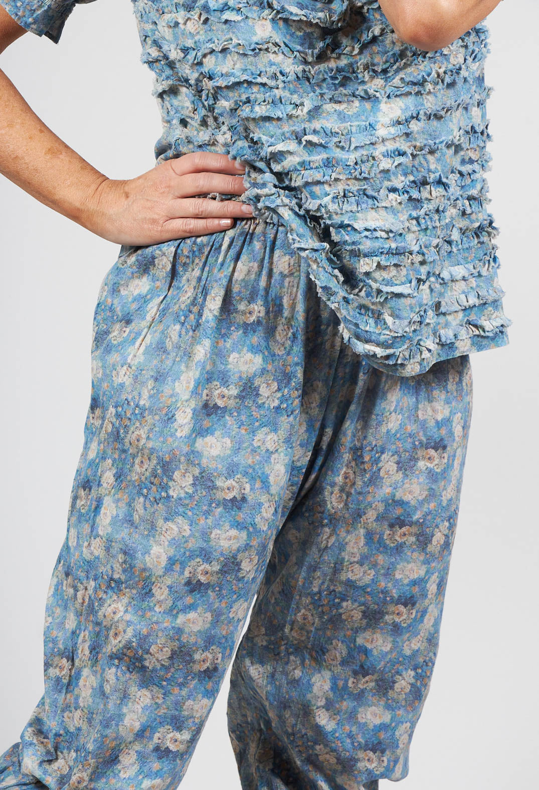 Cropped Trousers with Lace Detail Cuffs in Blue Flower