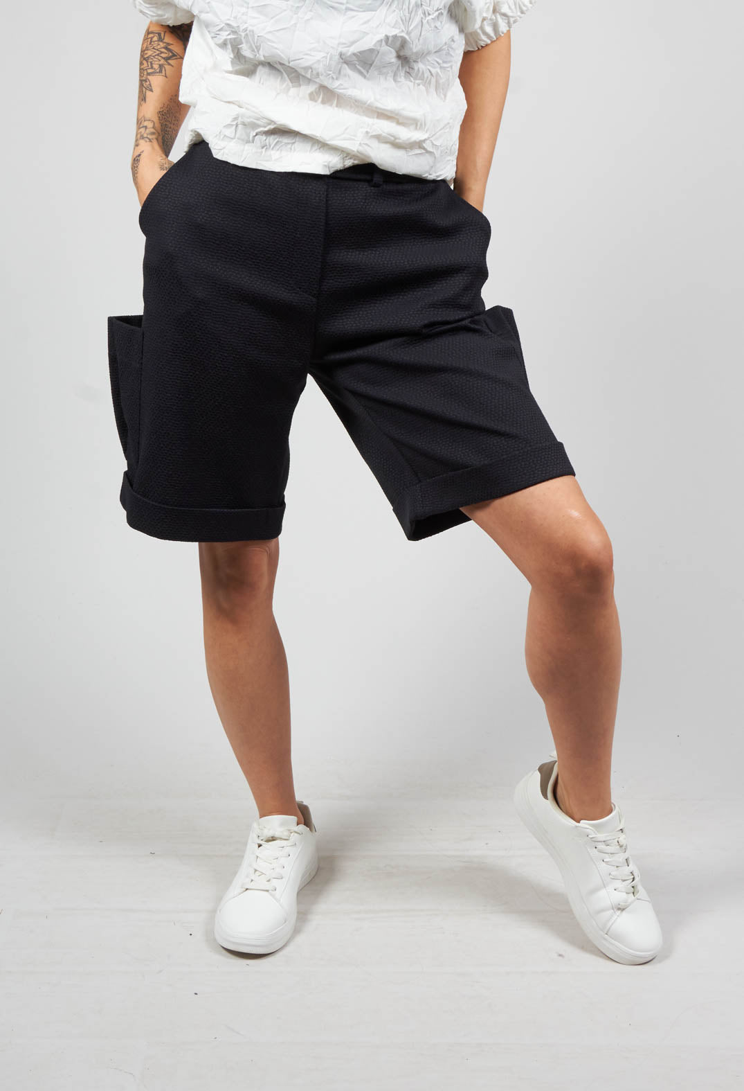 Krat Shorts in Black