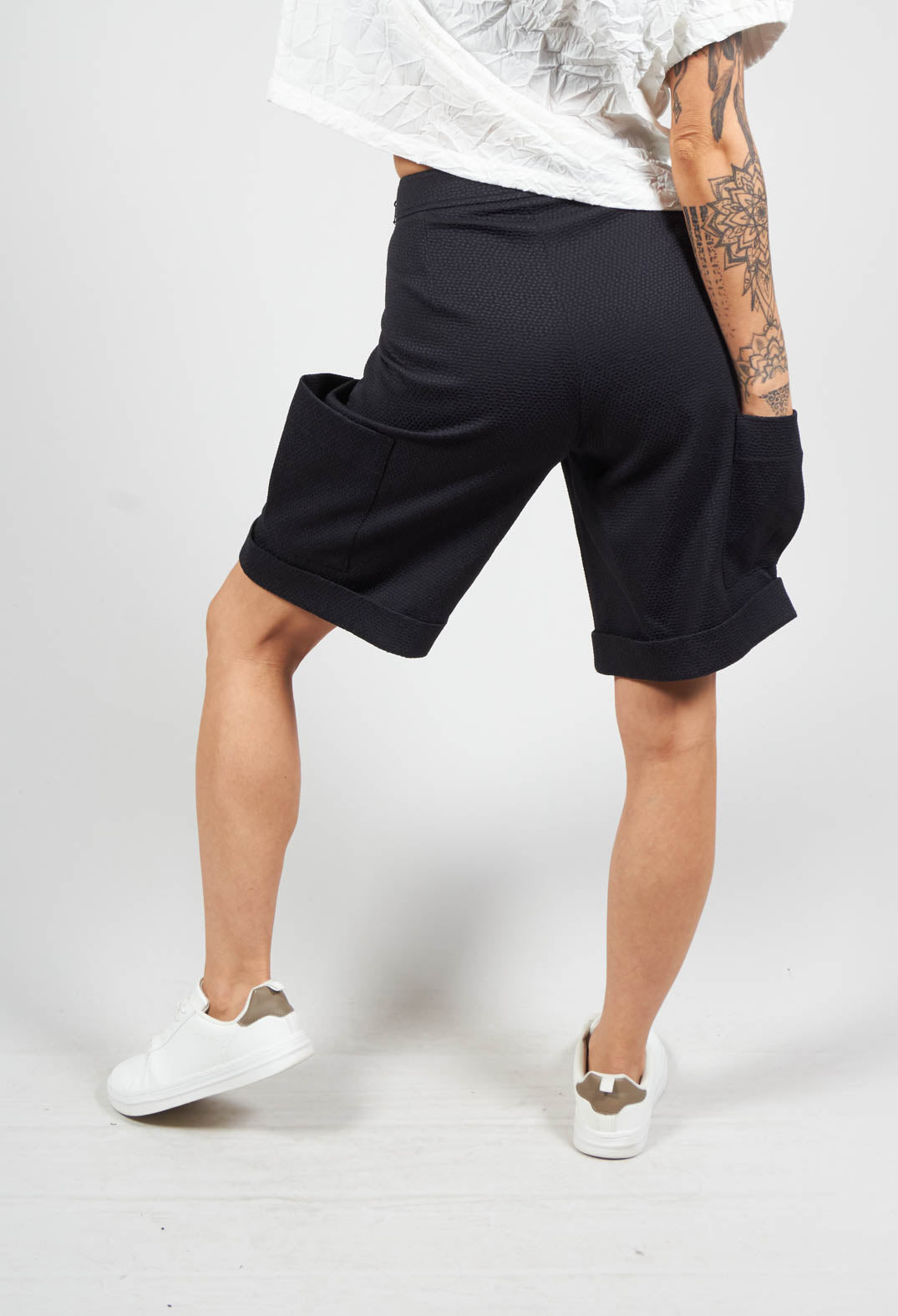 Krat Shorts in Black