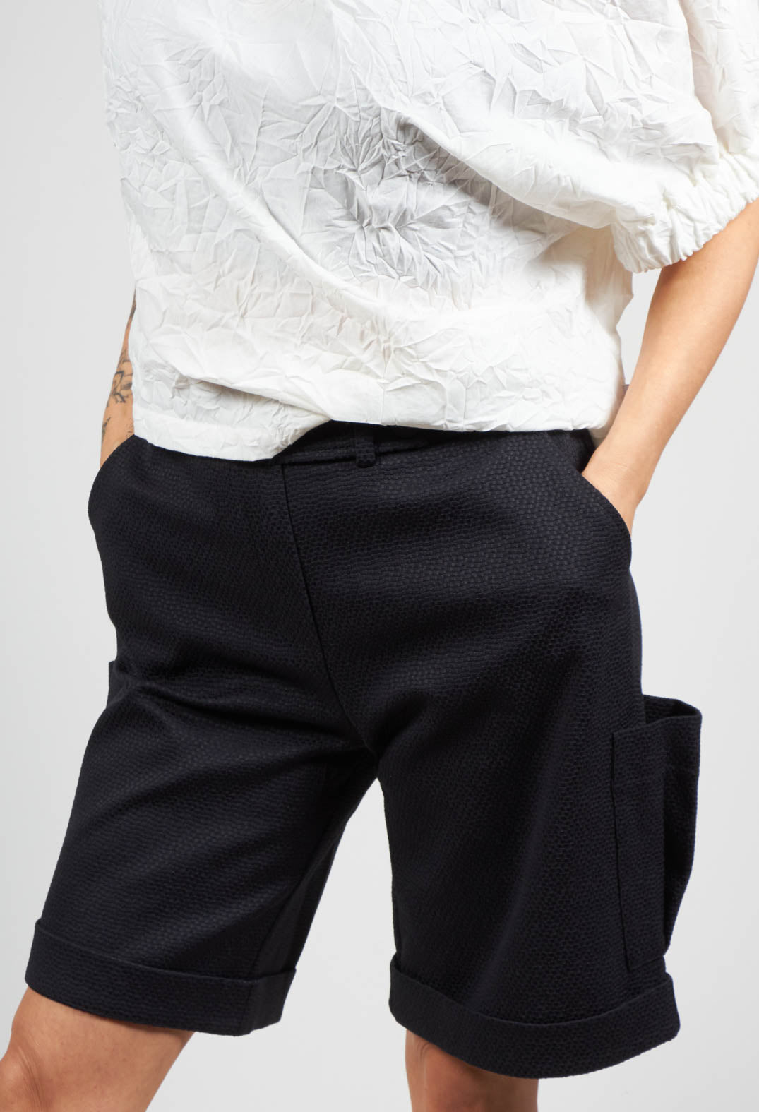 Krat Shorts in Black