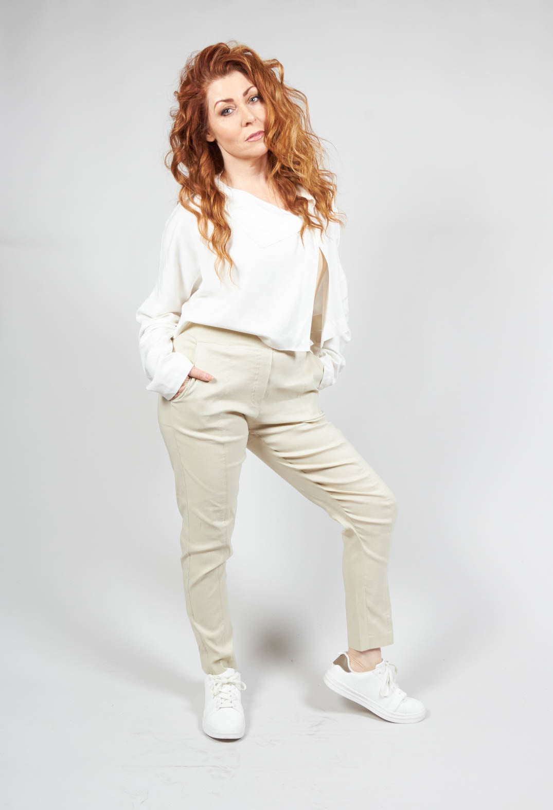 Pull on Trousers with Side Pockets in Beige