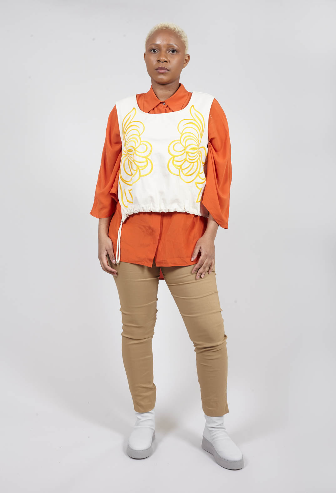 sleeveless v neck style top with embroidery
