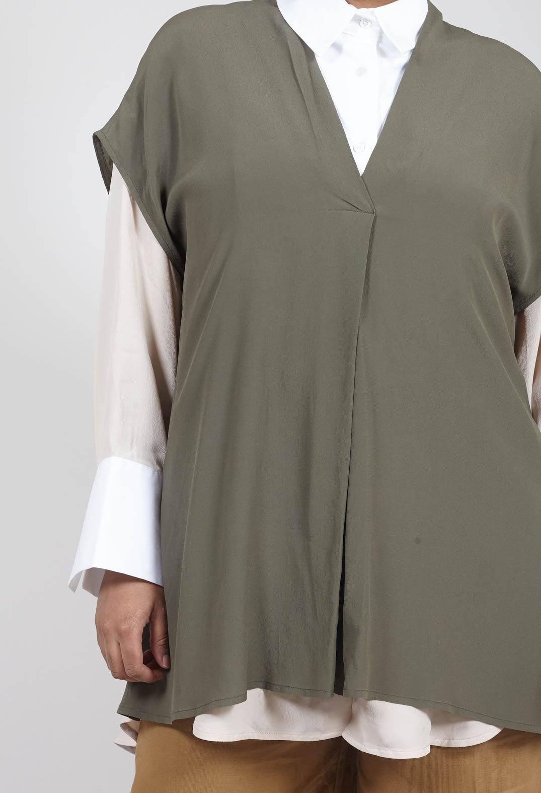 v neck capped sleeve top in khaki green