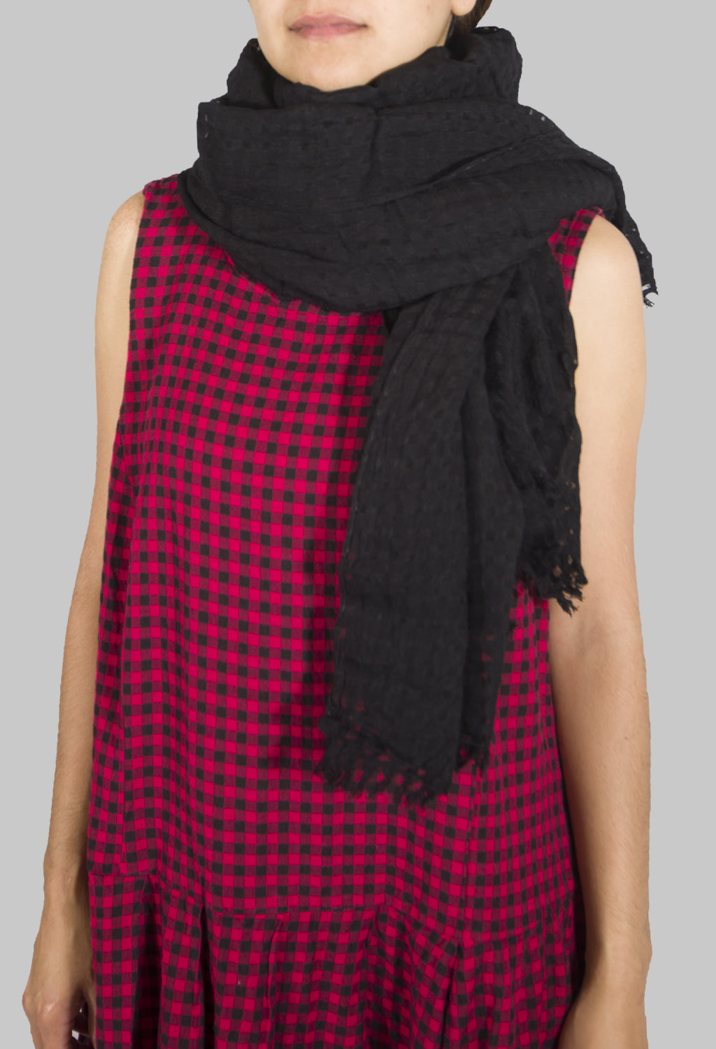 Neohne Scarf in Kaviar Black