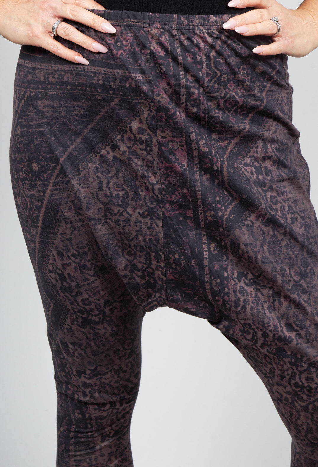 Jersey Drop Crotch Leggings in Dark Kelim