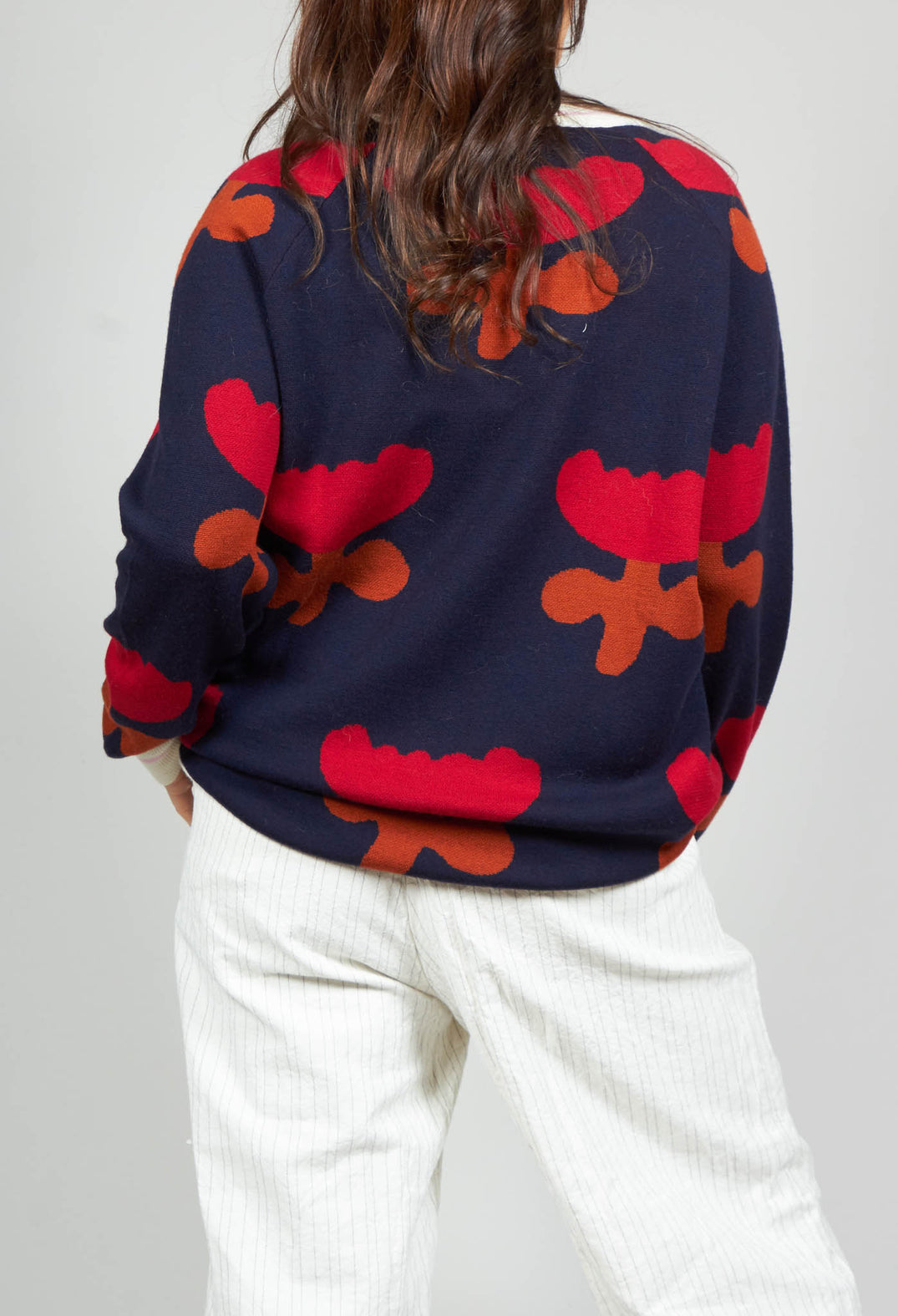 V Neck Pull with Tulip Pattern in Red and Navy