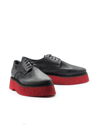 Lace Up Brogues with Thick Red Sole in Gasoline Nero