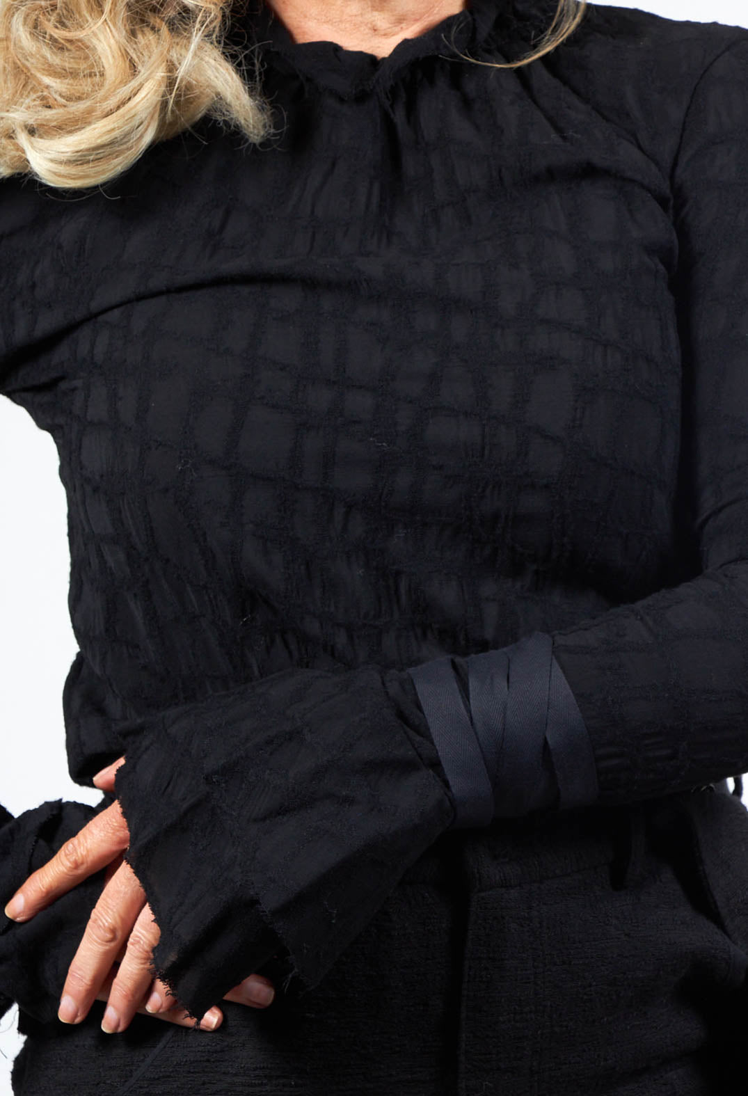 Hals Blouse in Black