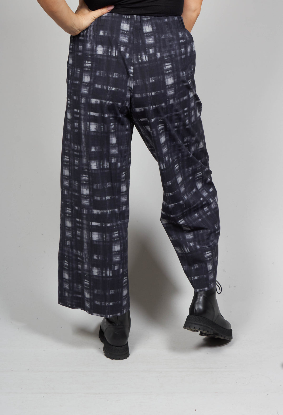 Sogo Trousers in Black and Grey