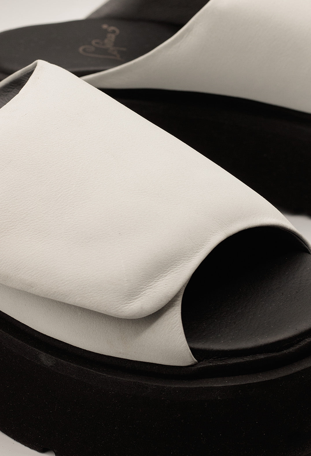 Thick Velcro Strapped Sandal in Gasoline Bianco Ottico