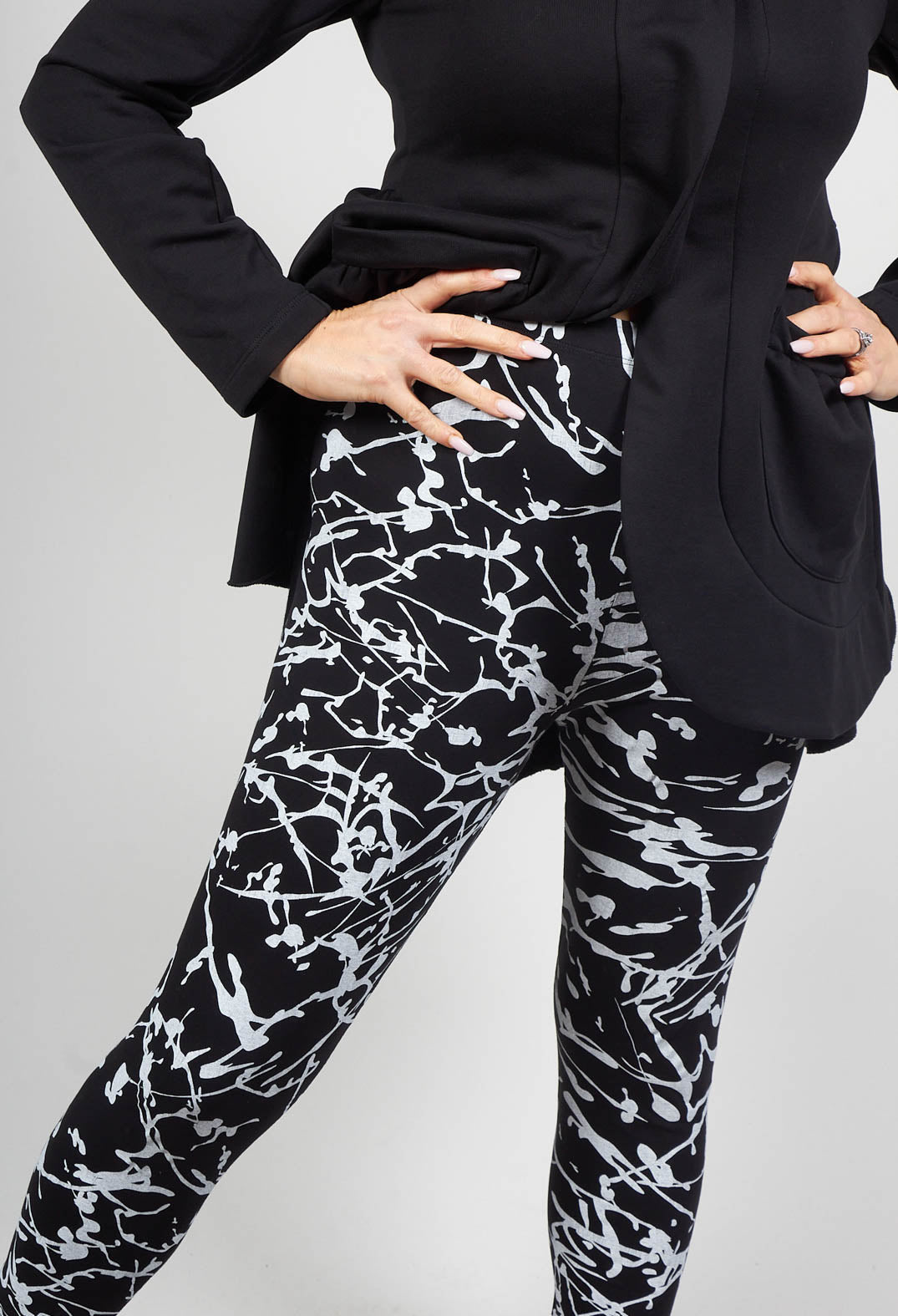 Ankle Cropped Leggings in Black with White Print