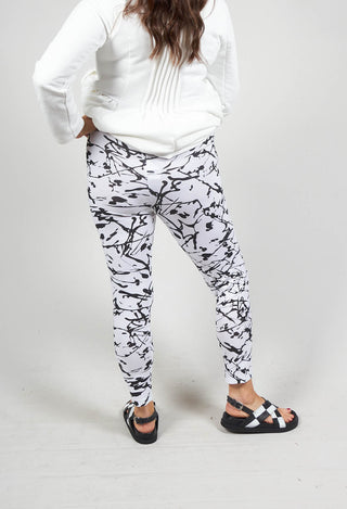 Ankle Cropped Leggings in White with Black Print