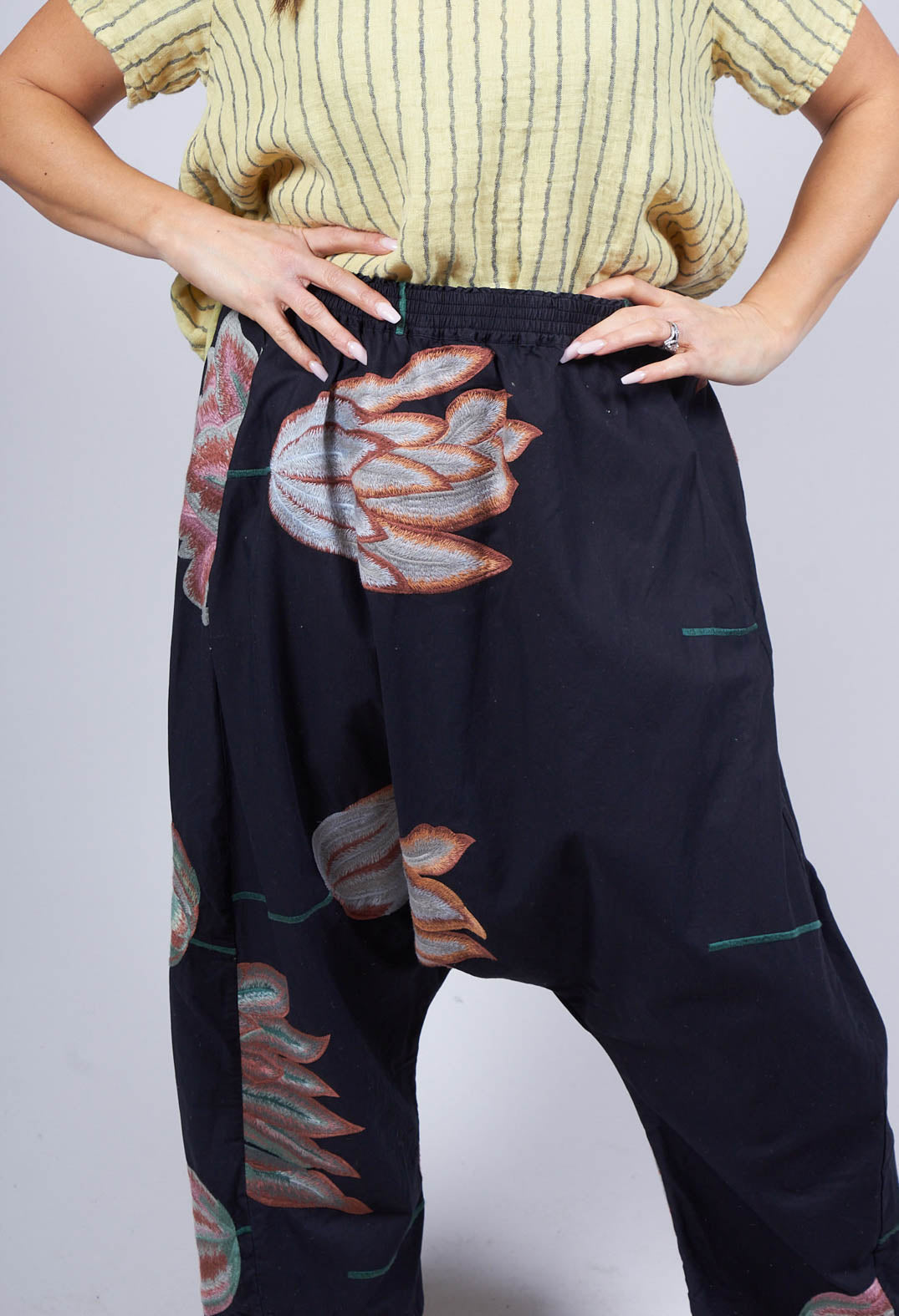 Anthuus Trousers in Kaviar Black