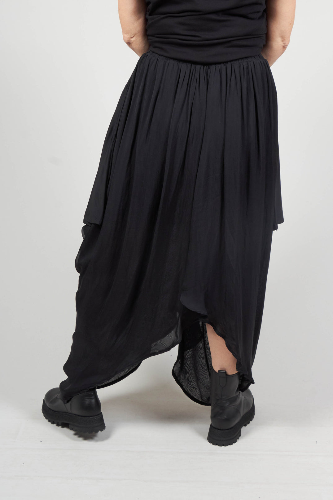 Asymmetric Hem Skirt in Nero