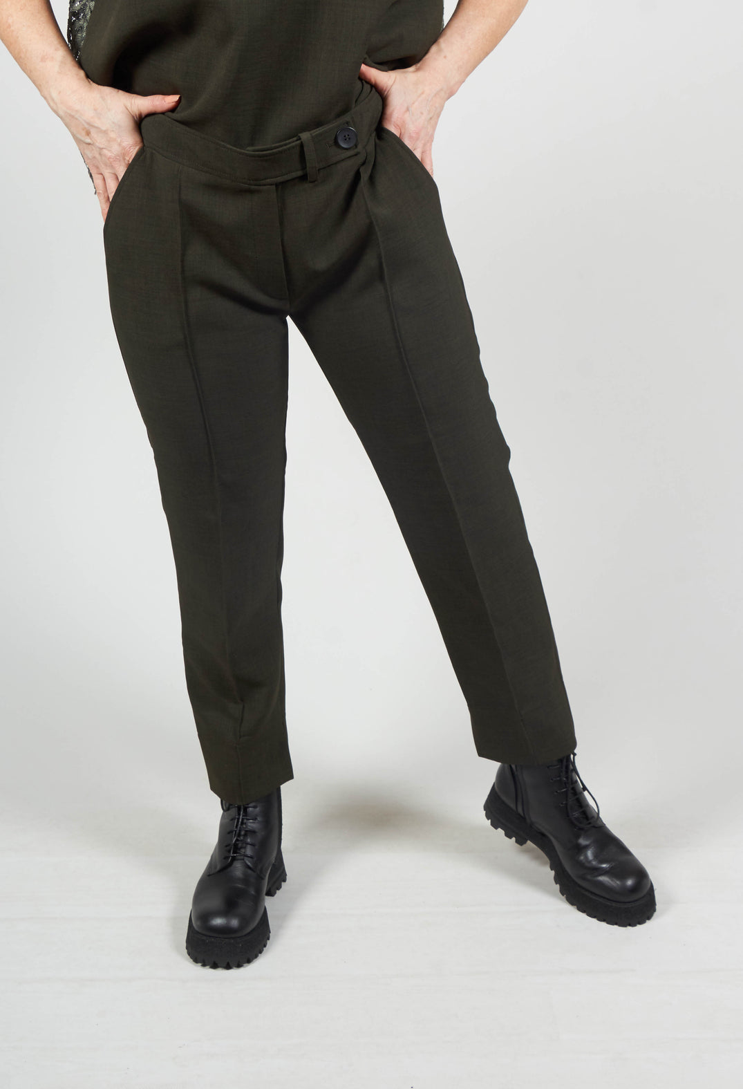 Straight Leg Trousers in Khaki